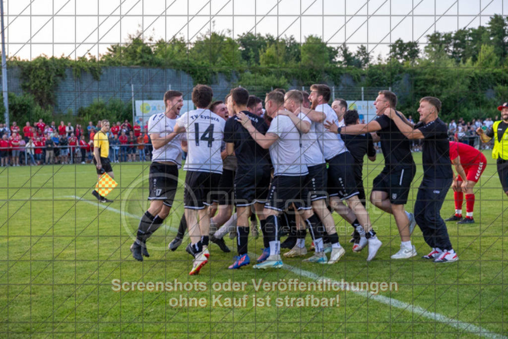 20250616_211640_1172 | #,  TV Eybach (weiß) vs. 1.FC Donzdorf II (rot), Fussball, Entscheidungsspiel 3 in Kreisliga A3 - Bezirk Neckar/Fils, Saison 2024/2025, Rasensportplatz, Staufenecker Str. 41, 73084 Salach, 16.06.2025 - 18:30 Uhr,Foto: PhotoPeet-Sportfotografie/Peter Harich