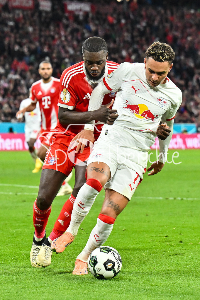 FC Bayern München - RB Leipzig | MUNICH, GERMANY - 11. FEBRUARY: IM DUELL Dayot UPAMECANO (FC Bayern Munich 2) und Antonio Eromonsele Nordby NUSA (RB Leipzig 7) während dem Spiel zwischen dem FC Bayern München und RB Leipzig beim Viertelfinale des DFB-Pokales in der Allianz Arena