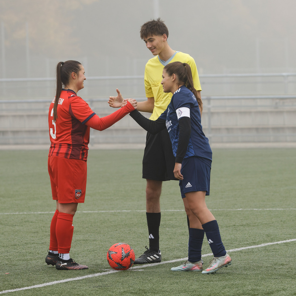 FCH-HÄR_251019_5476 | Fotopresso – Sportfotografie in Heidenheim & Umgebung. Professionelle Sportfotografie für unvergessliche Momente. Dynamische Action-Shots, emotionale Szenen & hochwertige Bilder. - Realisiert mit Pictrs.com