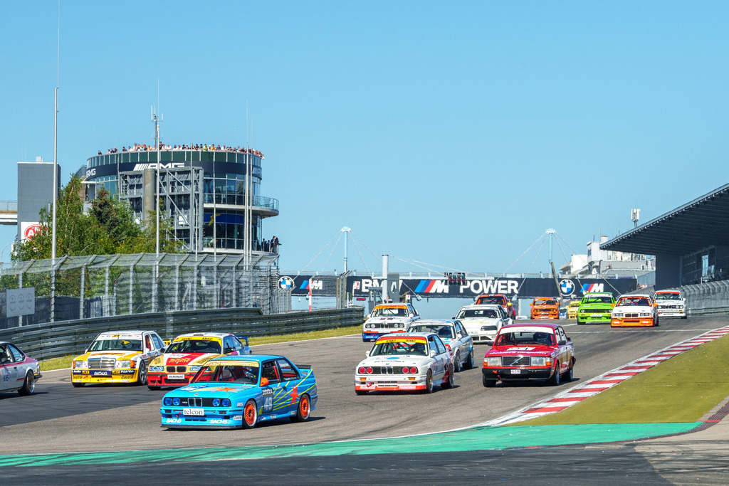 Belmot Oldtimer Grand Prix 2024 | 10.08.2024 Belmot Oldtimer Grand Prix 2024, Nürburgring,Deutschland, Bild: Start der Tourenwagen Golden Ära - Realisiert mit Pictrs.com