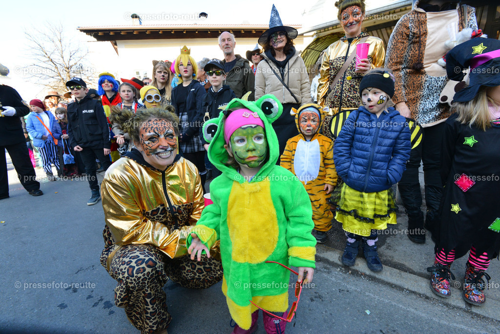 11-news-2023-Feb16-Unsinniger_Fasching_Reutte-nik-WTV_7435 | Info aus dem Bezirk Reutte/Ausserfern Tirol sowie eine umfangreiche Bilddatenbank über die gesamte Region: Lechtal, Talkessel Reutte, Tannheimertal, Zwischentoren. Lech, Plansee, Zugspitze, Grenztunnel, B179, Fernpassstraße, Verkehr, Lawinen, Tradition, - Realisiert mit Pictrs.com