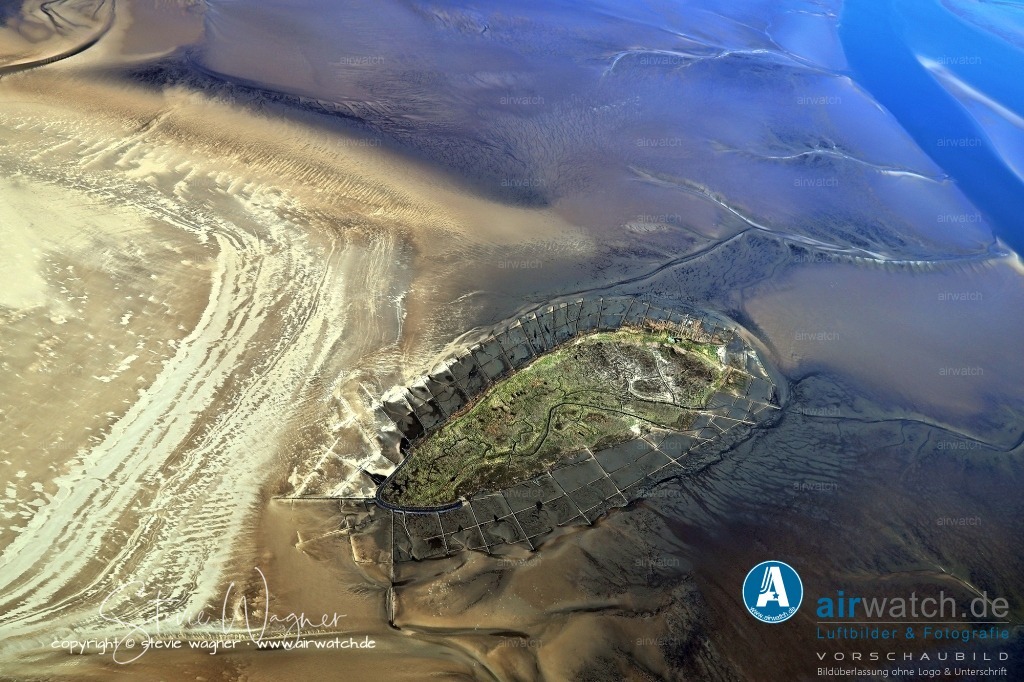 Luftbilder Hallig Norderoog | Die Hallig dient als anschauliches Beispiel für die Bedrohung durch Extremwetterereignisse und Meeresspiegelanstieg, die die Brutplätze der Seevögel gefährden.