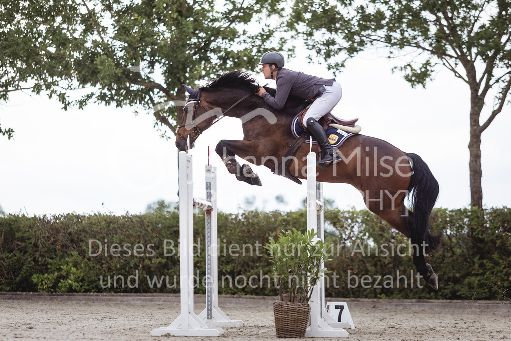 240616_Lemwerder_S1-Springen-604 | Deine schönsten Turniermomente als professionelle Fotos! Entdecke hochwertige Pferdesport-Fotografie im Online-Shop. Jetzt Fotos finden & bestellen!