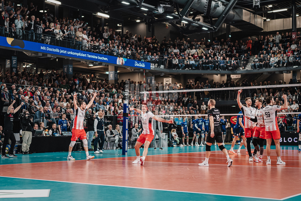 Volleyball | Herren | Saison 2023/2024 | CEV Volleyball Cup 2024 Finale | SVG Lüneburg (GER) vs. Asseco Resovia Rzeszow (POL) | 12.03.2024 | Asseco Resovia Rzeszow gewinnt das Spiel und jubelt