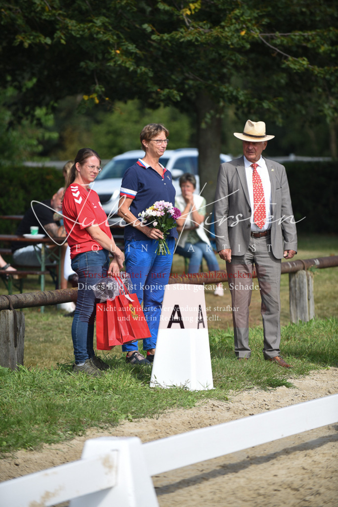 DSC_8722 | Pferde- und Turnierfotografie in Westsachsen. Pferdeportraits, Auftragszeichnungen und intuitive Kunst.