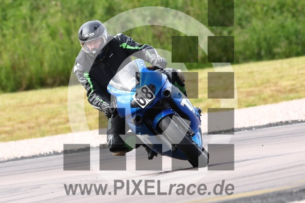 0068-20240530_00148 | Schöne Erinnerungen an spannende Momente - das festzuhalten ist unser Job. PIXELrace.de ist seit 2003 auf den Rennstrecken Europas unterwegs um die Action draußen beim Fahren und die wunderbare Stimmung imm Fahrerlager für euch einzufangen.