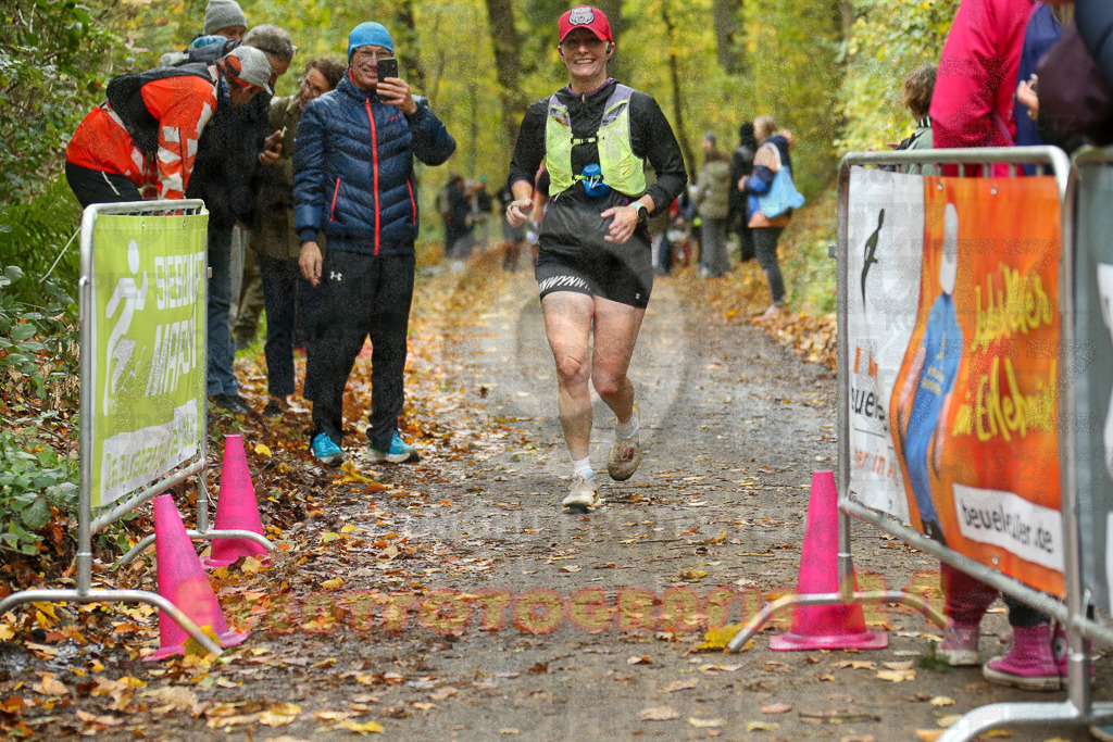 251026_1312_EX1_2849 | Sportfotografie im Rhein-Sieg Kreis, Köln, Bonn, NRW, Rheinland Pfalz, Hessen, etc. Unser Tätigkeitsfeld umfasst den Laufsport vom Volkslauf über den Marathon, Duathlon, Triathon bis zum Ultralauf wie Kölnpfad Ultra oder Schindertrail.