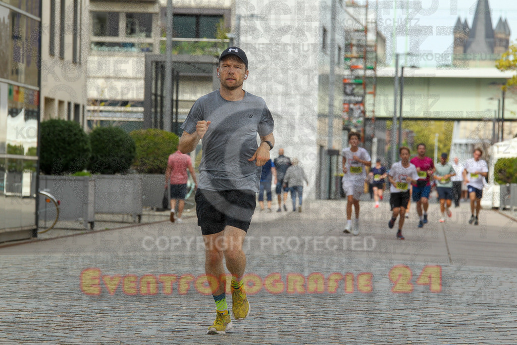 250920_1323_EV4_5395 | Sportfotografie im Rhein-Sieg Kreis, Köln, Bonn, NRW, Rheinland Pfalz, Hessen, etc. Unser Tätigkeitsfeld umfasst den Laufsport vom Volkslauf über den Marathon, Duathlon, Triathon bis zum Ultralauf wie Kölnpfad Ultra oder Schindertrail.