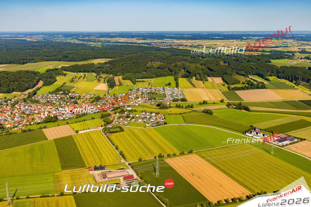Luftaufnahme der Stadt Oberroth - Die Luftaufnahme wurde 2025 vom UL-Flugzeug heraus erstellt ( keine Drohne ) - Hochauflösende Luftaufnahme - für professionelle Ausdrucke geeignet. Die Geschenkidee !Mit Lizenz und Bildrechte bestellbar