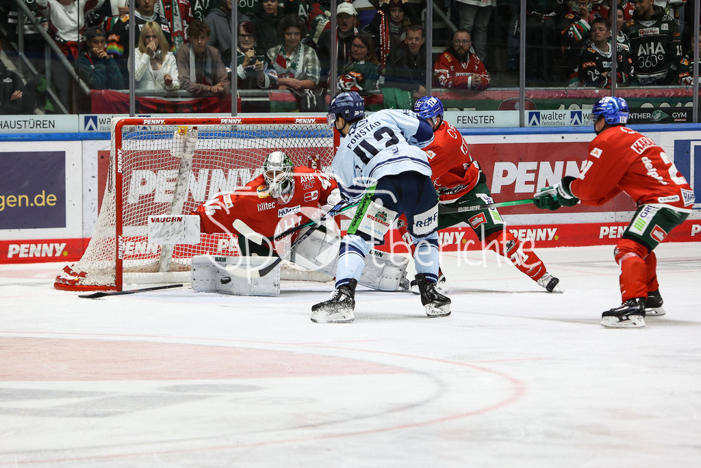 Augsburger Panther - Straubing Tigers | Cole FONSTAD (STR #42) tifft in dieser Szene zum 0-4 / Tor / Treffer