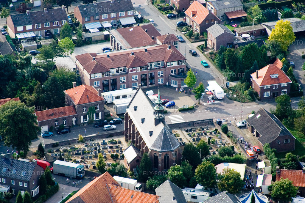 Luftbild: Ortsansicht in Broekhuizen im Bundesland Limburg in Niederlande. Foto: IMG_12960.jpg vom 31.08.2008 durch Werner Riehm/FLY-FOTO.de