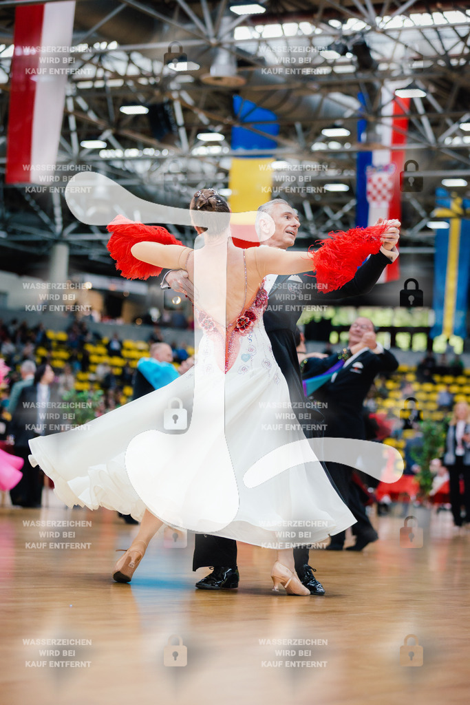 Hessen Tanzt WDSF Open Senior III Standard 75th (276) Thomas Leyer _ Petra Leyer (TSG Leverkusen e.V.)-2025-05-17-8134 | Webshop for digital downloads and prints of dance sport, event & show photographer Julian Link - Realisiert mit Pictrs.com