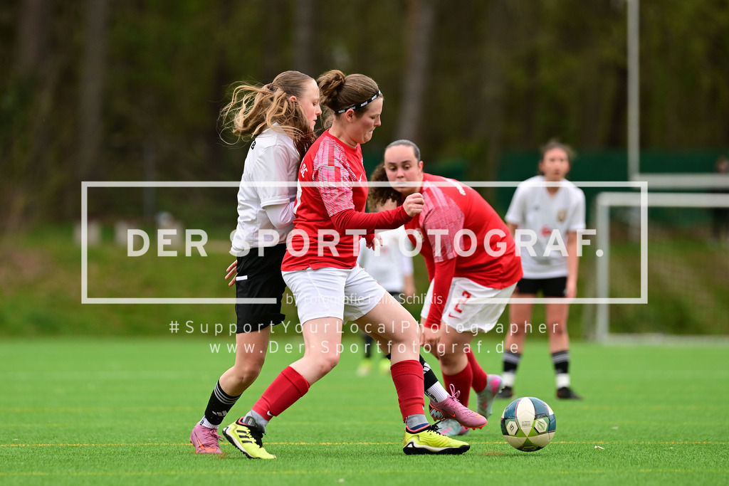 Fußball I Frauen I Saison 2025-2026 I Bezirksliga I 21. Spieltag I Harburger TB - Rahlstedter SC I 165301 | Der Sportfotograf. - Realisiert mit Pictrs.com