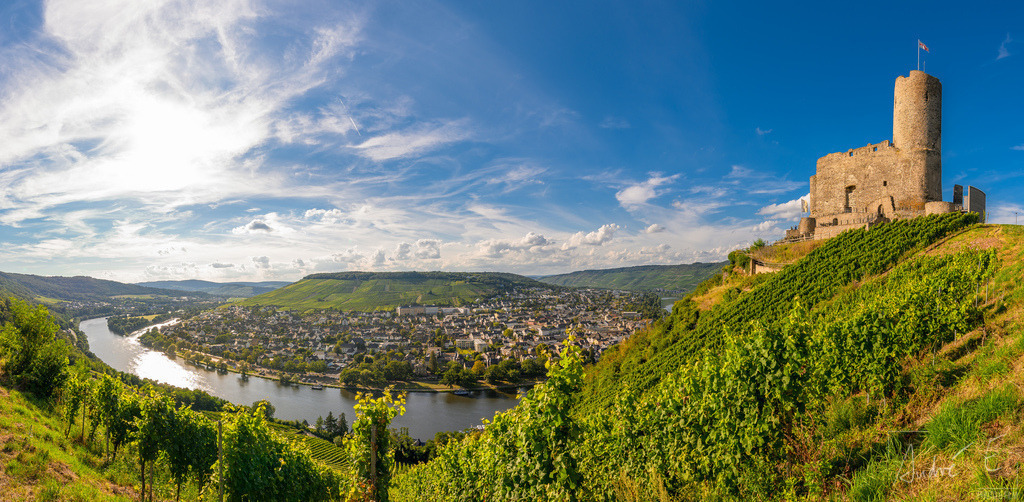 Burg Landshut Panorama in Richtung Andel | Online Foto-Shop von André Engelhardt, Filmemacher und Fotograf. Fine Art Prints, Kunstdrucke, Fotogeschenke, Souvenirs von Mosel, Rhein und mehr. 