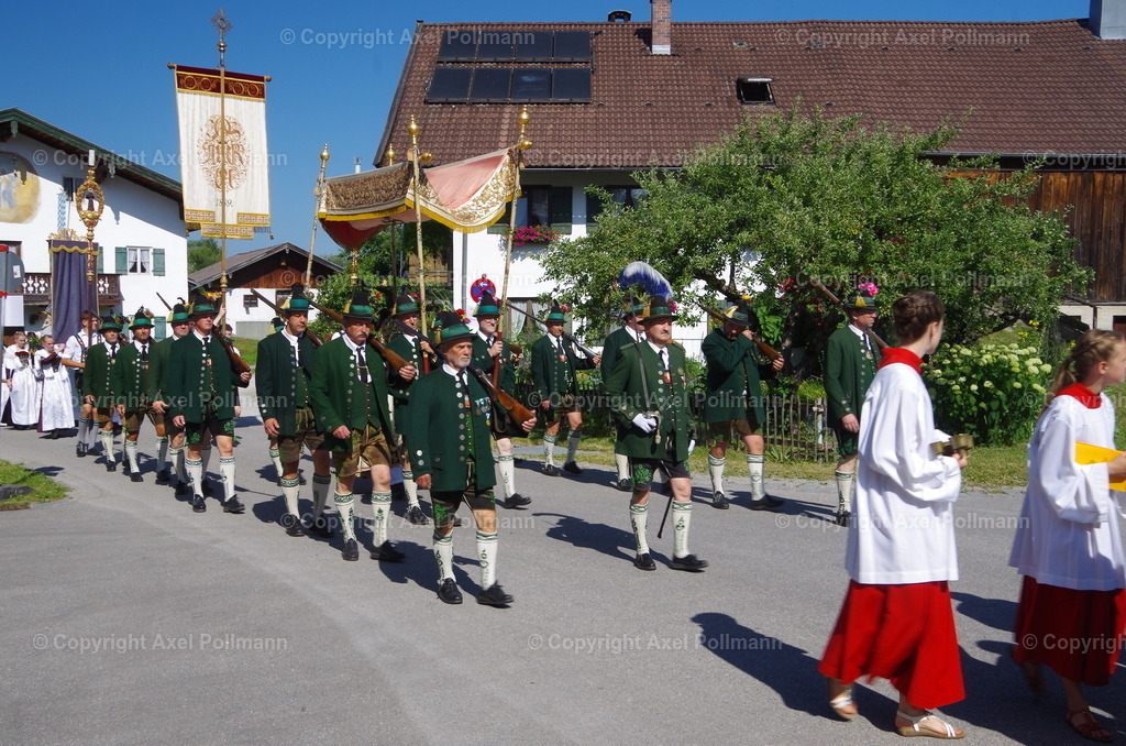 IMGP5377 | fotografiert von Axel PollmannLeonhardi Wallfahrt Benediktbeuern und Murnau, Fronleichnam, Fasching, Landschaft im Loisachtal und Benediktbeuern  - Realisiert mit Pictrs.com
