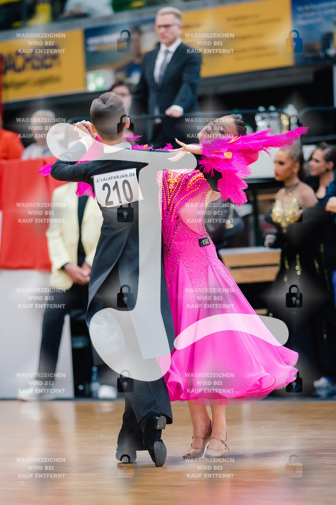Hessen Tanzt WDSF Open Junior II Standard 10th (210) Tim Gordon _ Luisa Huber (Schwarz-Weiß-Club Pforzheim)-2025-05-17-7413 | Webshop for digital downloads and prints of dance sport, event & show photographer Julian Link - Realisiert mit Pictrs.com