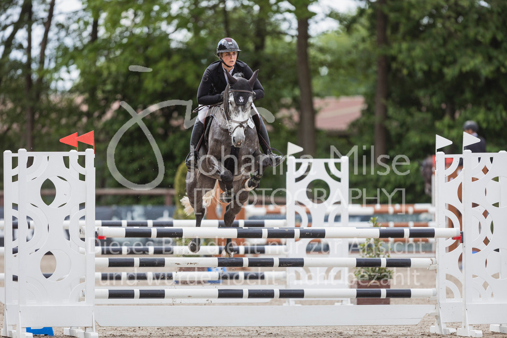 250506_Mühlen_SprPf-L1-309 | Deine schönsten Turniermomente als professionelle Fotos! Entdecke hochwertige Pferdesport-Fotografie im Online-Shop. Jetzt Fotos finden & bestellen!