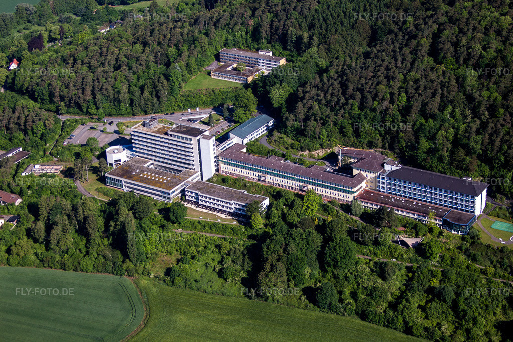 Luftbild: Klinikgelände des Krankenhauses Asklepios Weserbergland-Klinik - NRW in Höxter im Bundesland Nordrhein-Westfalen in Deutschland. Foto: IMG_65774.jpg vom 25.05.2014 durch Werner Riehm/FLY-FOTO.de