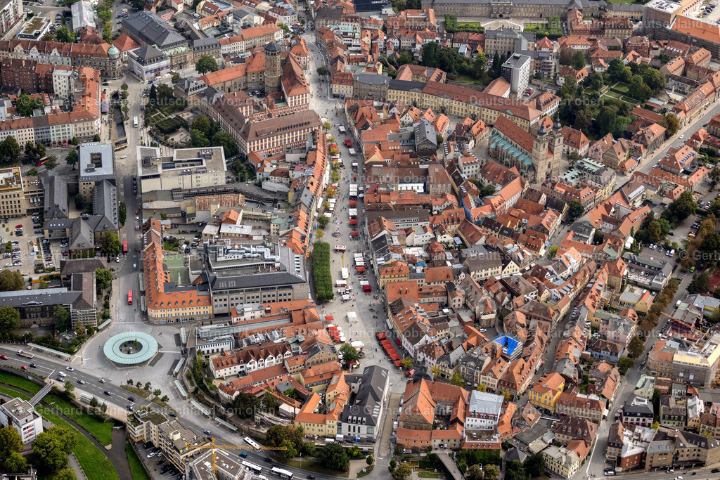 4060310 | BAYREUTH 07.09.2021 Stadtansicht vom Innenstadtbereich in Bayreuth im Bundesland Bayern mit der Stadtkirche. // City view of the city area of in Bayreuth in the state Bavaria and church. Foto: Gerhard Launer