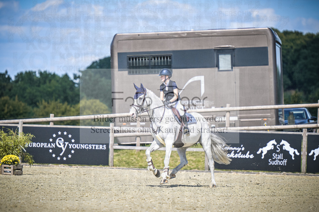 DOS_1033 | Entdecke hochwertige Reitturnierfotos von Foto Oger. Professionell, emotional und authentisch – jetzt Lieblingsmomente im Shop bestellen.Deutschlandweite Turnierfotografie. - Realisiert mit Pictrs.com