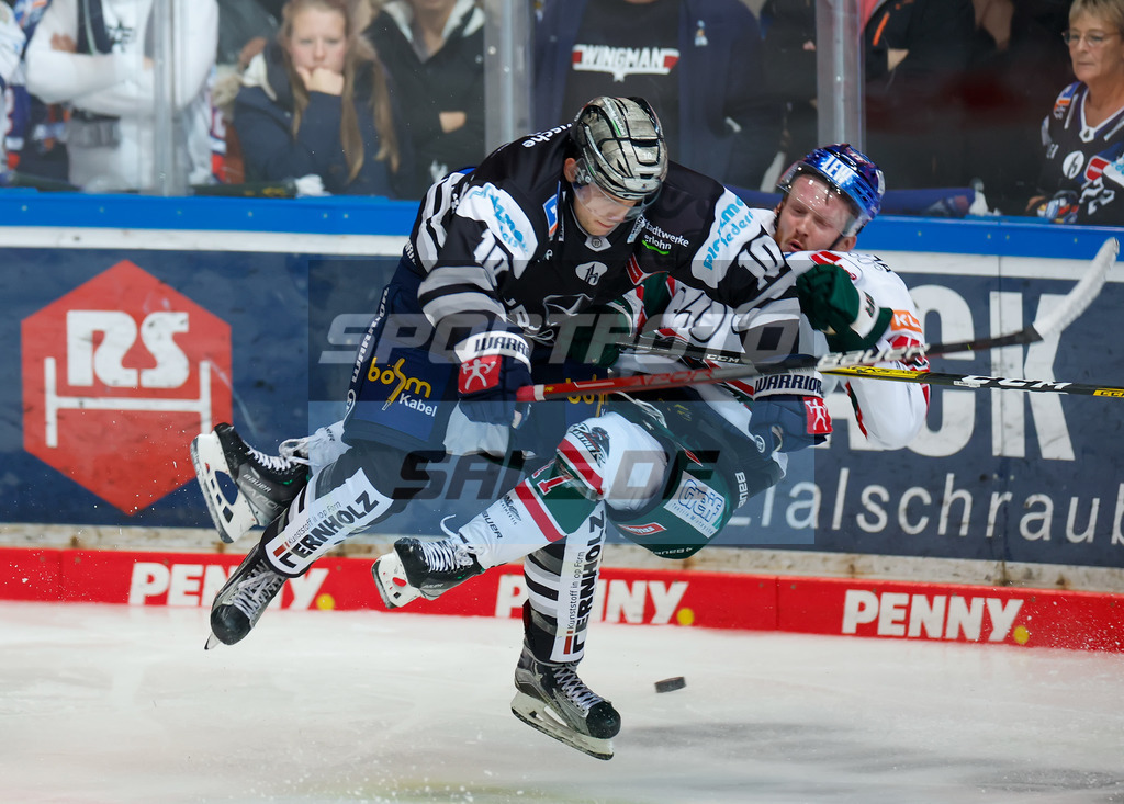 Iserlohn Roosters - Augsburger Panther | Lean Bergmann #10 (Iserlohn Roosters), Ryan Kuffner #17 (Augsburger Panther)
DEL: Iserlohn Roosters - Augsburger Panther - Realisiert mit Pictrs.com