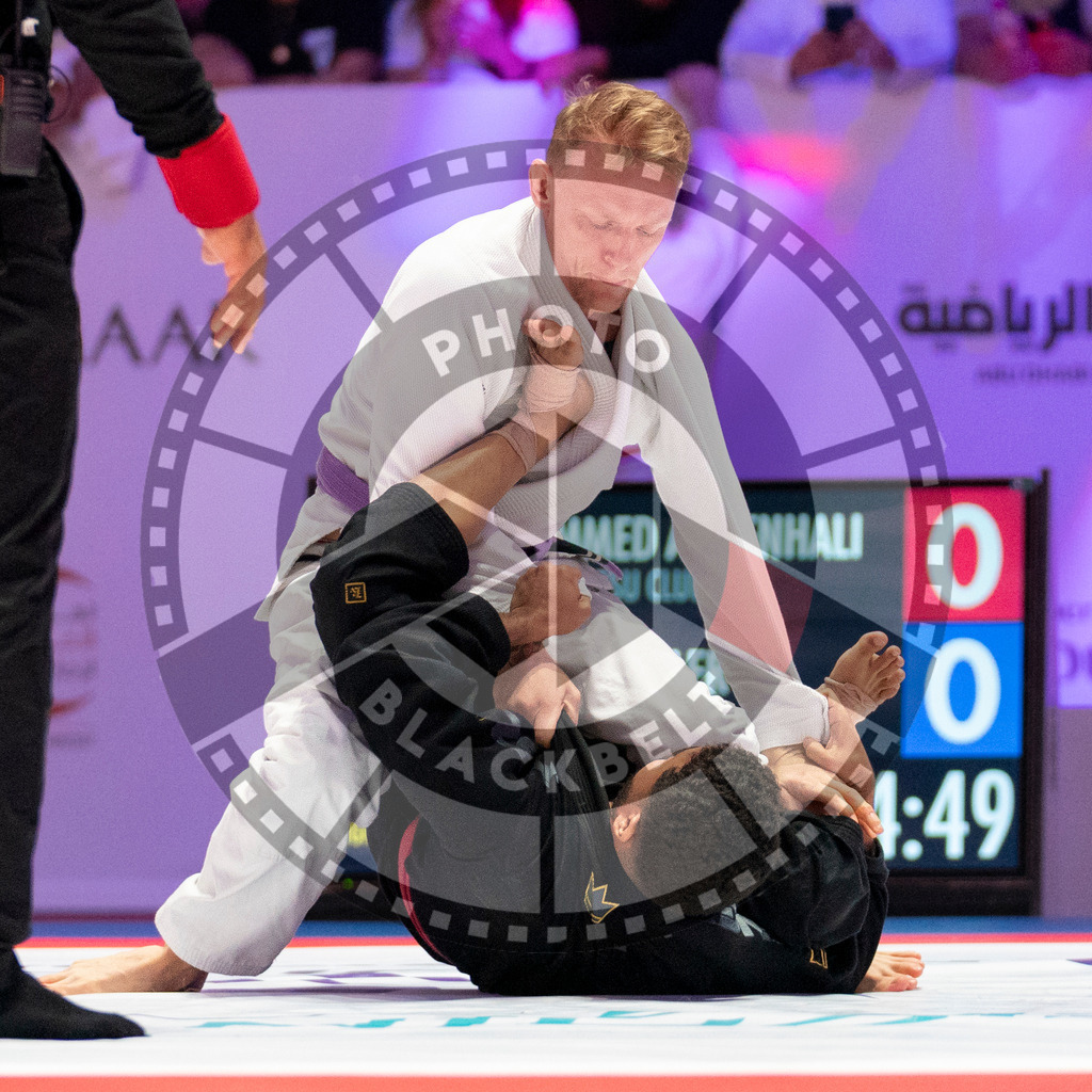 20231109PBB5677 | Fighters compete during the AJP World Professional Championship in the Mubadala Arena in Abu Dhabi, Arab United Emirates, on November 9, 2023.