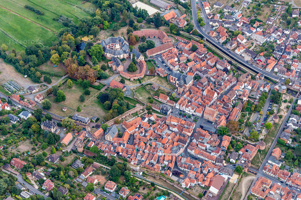 Luftbild: Büdingen. Schloss Büdingen in Büdingen im Bundesland Hessen in Deutschland. Foto: IMG_111057.jpg vom 08.09.2018 durch Werner Riehm/FLY-FOTO.de