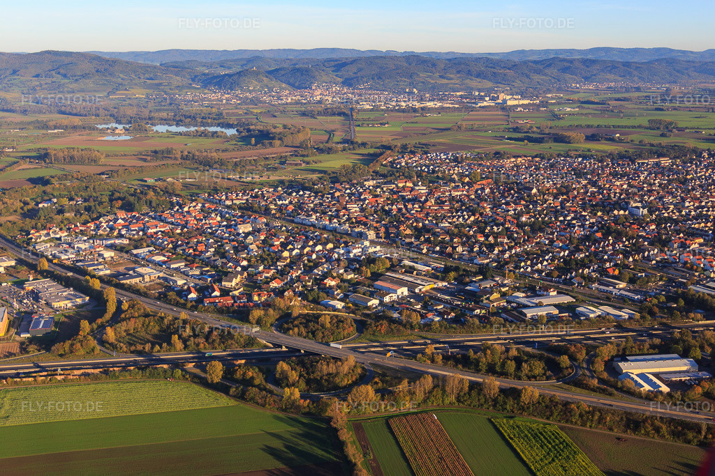 Luftbild: Stadtansicht von Nordwesten in Lorsch im Bundesland Hessen in Deutschland. Foto: IMG_074980.jpg vom 18.10.2014 durch Werner Riehm/FLY-FOTO.de