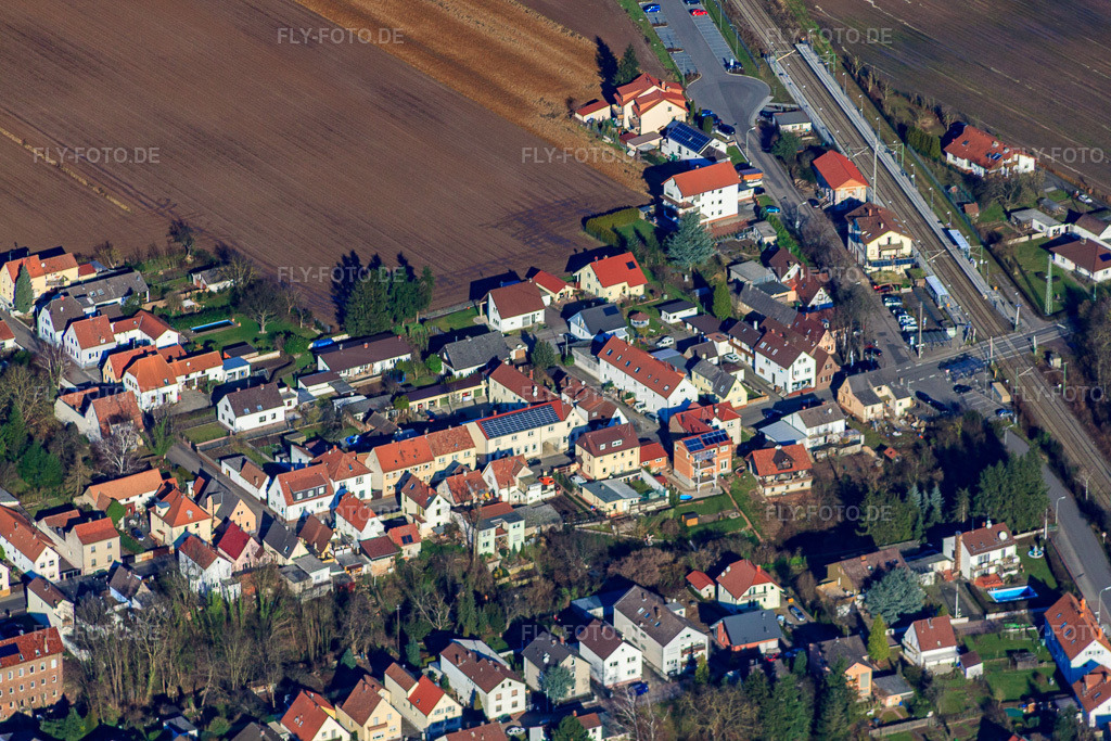 Luftbild: Altspeyerer Straße und Bahnhof in Lingenfeld im Bundesland Rheinland-Pfalz in Deutschland. Foto: IMG_36786.jpg vom 16.01.2011 durch Werner Riehm/FLY-FOTO.de