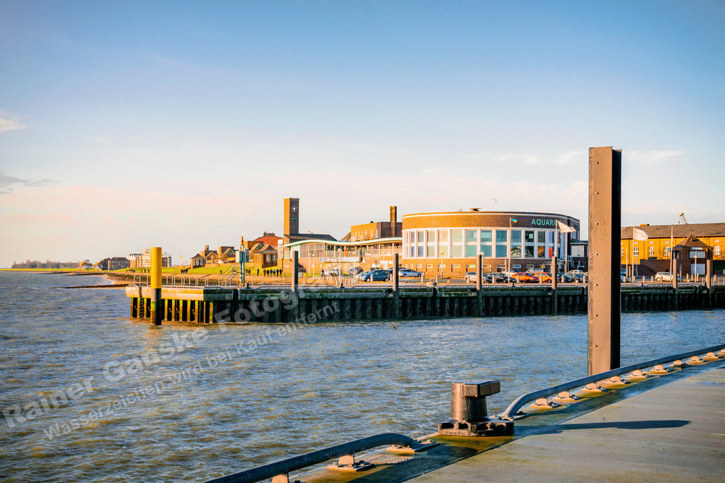 110 Wilhelmshaven Nassauhaven und umzu - 27-12-2022 -R Ganske | Onlineshop mit Bildern von Stränden, Häfen und Meer. Leinwände, Poster, Kalender und andere Materialien erhältlich. Kommerzielle Lizenzen möglich.  - Realisiert mit Pictrs.com