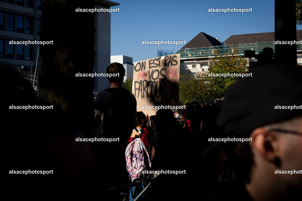 9L6A2975 | manifestation de lycéens à Strasbourg, le 6 octobre 2026, dans le cadre d’un mouvement national de protestation contre les conditions d’apprentissage. - Realisiert mit Pictrs.com