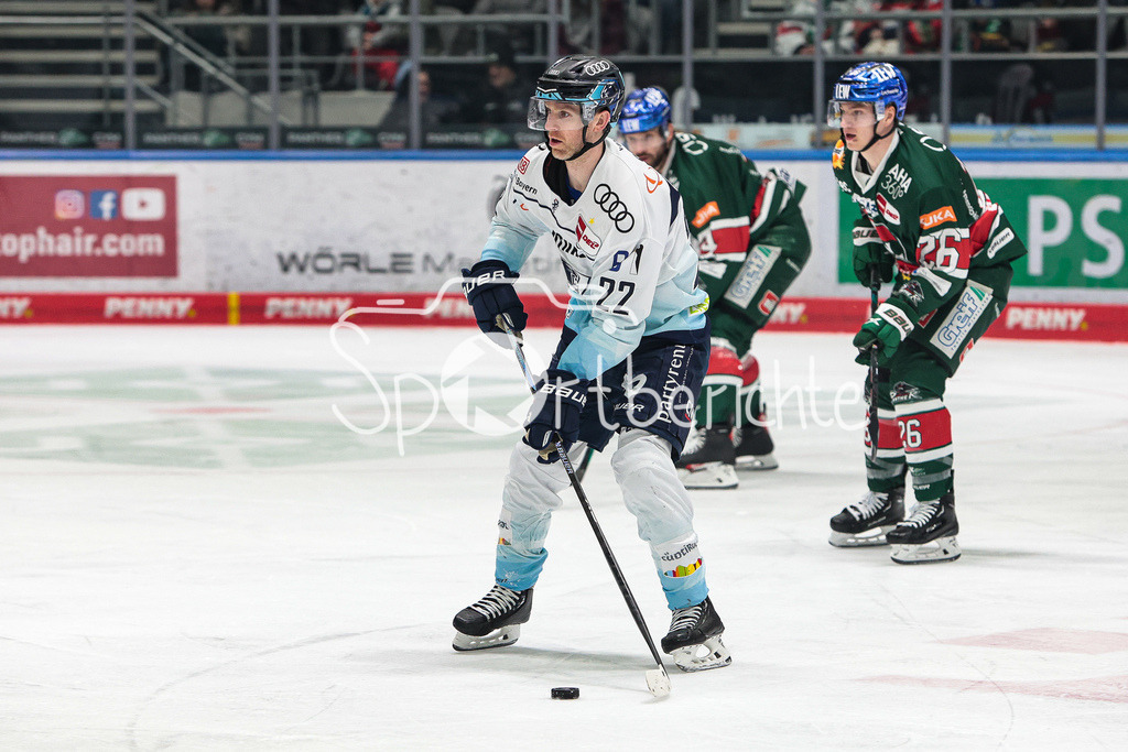 Augsburger Panther - ERC Ingolstadt | Mathew BODIE (ING #22) am Puck