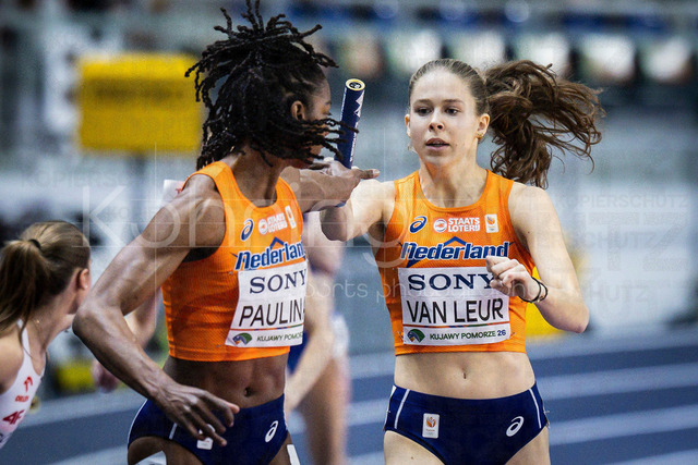World Athletics Indoor Championships Kujawy Pomorze 26, 22.03.2026 | TORUN, POLAND - MARCH 22:  Madelief VAN LEUR (NED), Elisabeth PAULINA (NED) during their part of the 4x400m relays during the World Athletics Indoor Championships Kujawy Pomorze 26 on day 3 / session 1 at Kujawsko-Pomorska Arena Torun on March 22, 2026 in Torun, Poland. 