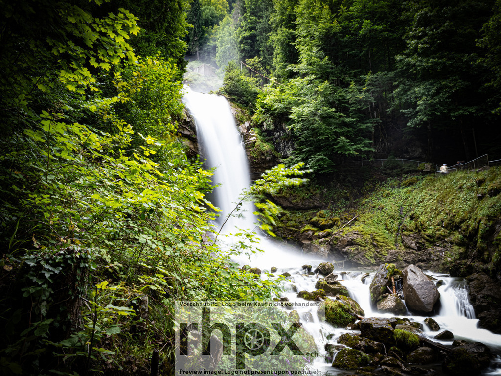 Giessbach Wasserfall | Stimmungsvolle Fotokunst aus Luzern. Erlebe den Pilatus, den See und die Stadt Luzern in exklusiven Aufnahmen in der Fotogalerie & Shop. - Realisiert mit Pictrs.com