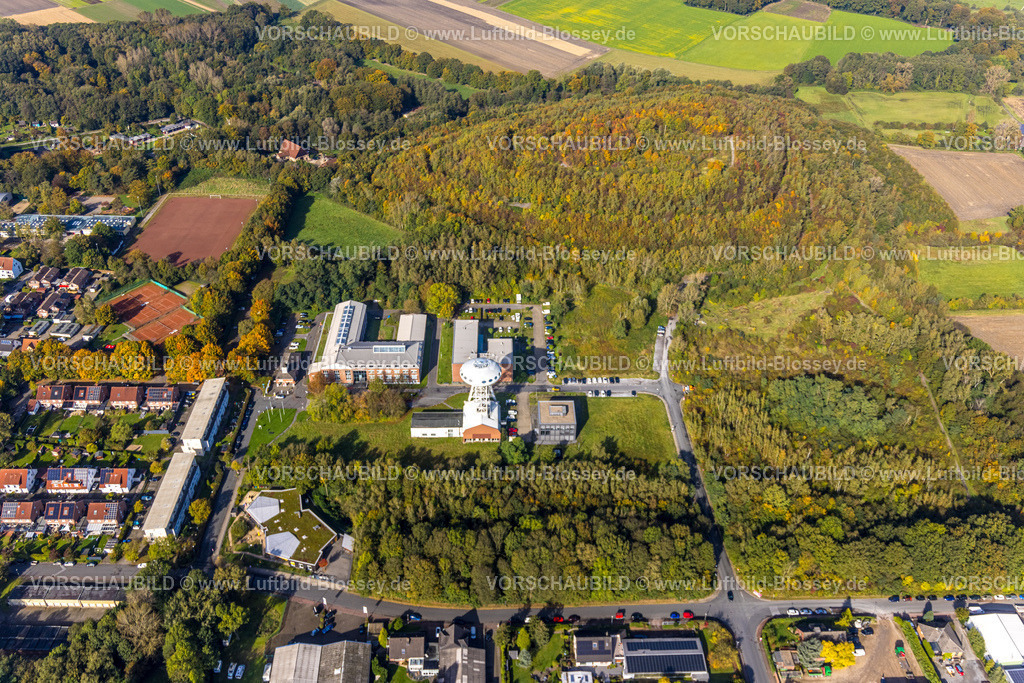 Luenen241012458 | Luftbild, Förderturm Skulptur Colani UFO, auch Colani Ei im Lüntec Gründerzentrum, auf dem Gelande ehemalige Zeche Minister Achenbach Schacht 4, Bergehalde Tockhausen Waldgebiet, Brambauer, Lünen, Ruhrgebiet, Nordrhein-Westfalen, Deutschland