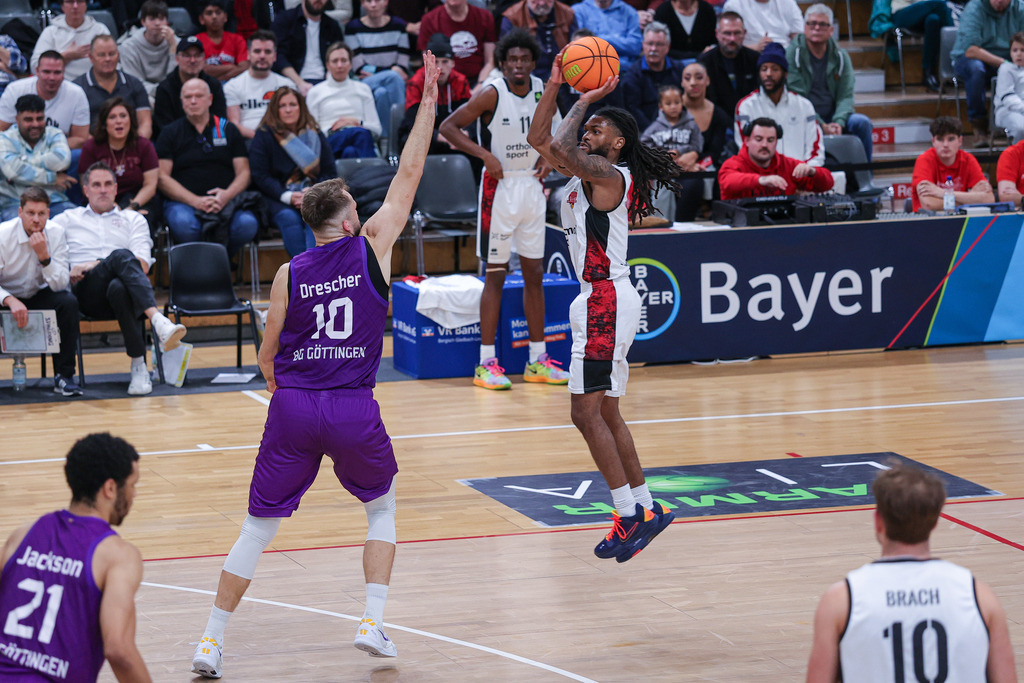 Pro A BAYER GIANTS vs BG Göttingen-27 | Fotos von Basketballspielen aus dem Raum NRW fotografiert von Gero Mueller-Laschet und Daniel Schaefer - Realisiert mit Pictrs.com