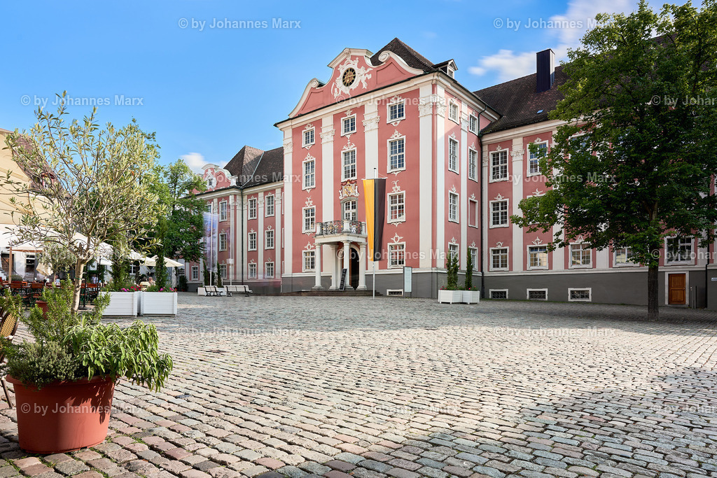 Das Neue Schloss Meersburg | Professionelle Landschaftsfotografie, Inneneinrichtung, Kunst für Ihre Wohnung, Kanzlei, Praxis oder als Geschenk. Aussuchen und einfach liefern lassen. Raumgestaltungsberatung auf Anfrage. - Realisiert mit Pictrs.com