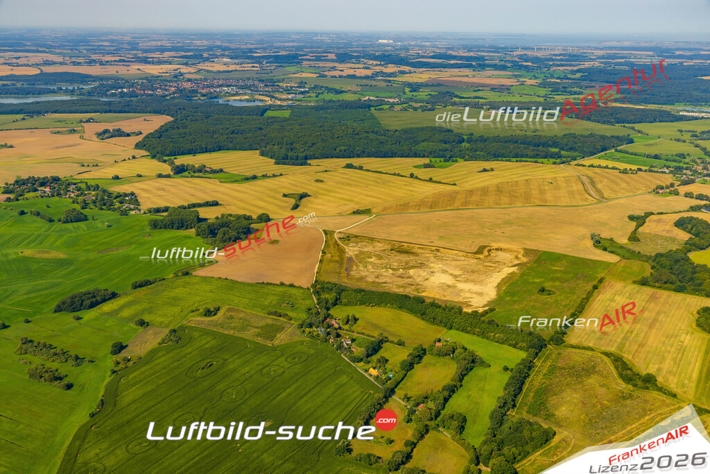 Strameuß Glasin Bild- Das Luftbild wurde 2025 vom UL-Flugzeug heraus erstellt ( keine Drohne bzw. Drohnenaufnahme ) - Hochauflösende Luftaufnahme -Nicht vergleichbar mit Google Maps oder Satelittenbilder- Die Geschenkidee !Mit Lizenz und Bildrechte bestellbar - CC