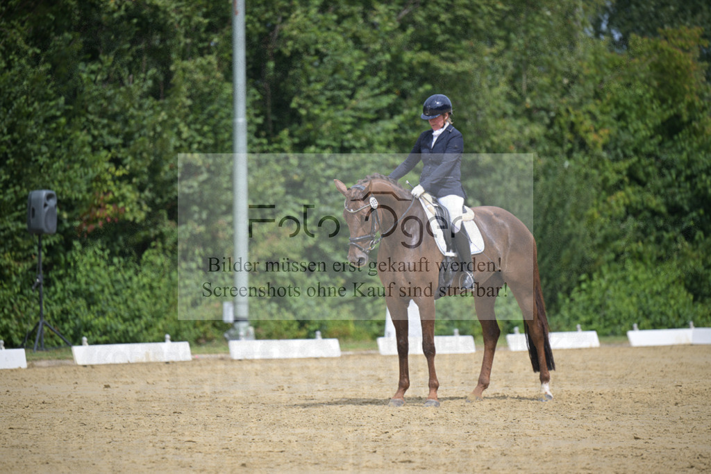 DOS_4190 | Entdecke hochwertige Reitturnierfotos von Foto Oger. Professionell, emotional und authentisch – jetzt Lieblingsmomente im Shop bestellen.Deutschlandweite Turnierfotografie. - Realisiert mit Pictrs.com