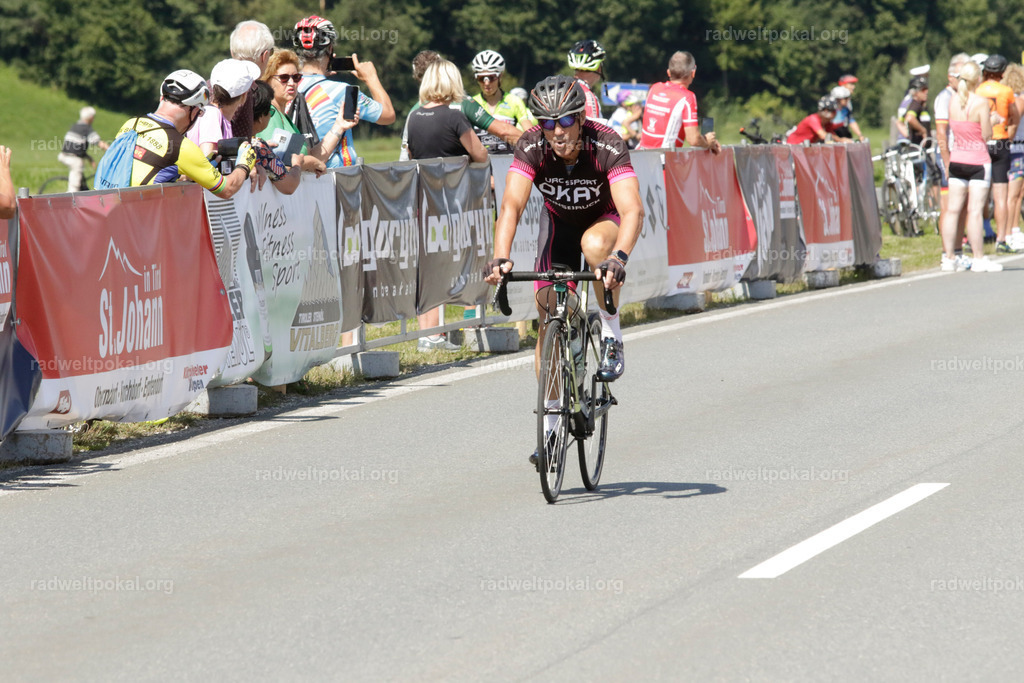 917_20230817_Bewerb_Maenner_Muehlanger | AUT - OESTERREICH, 2023-08-16: SPORT RENNRAD-FAHREN - 55. INTERNATIONALER RADWELTPOKAL IN ST. JOHANN IN TIROL  - Vintage-Radrennen mit WM-Bronze-Medaillen-Siegerin Christina Schweinberger, den Teilnehmer und Alexander Baumann (vom Orginastions-Team) - TAG 2 BEWERB MAENNER IN SECHS GRUPPEN  ; Foto: Roland Muehlanger