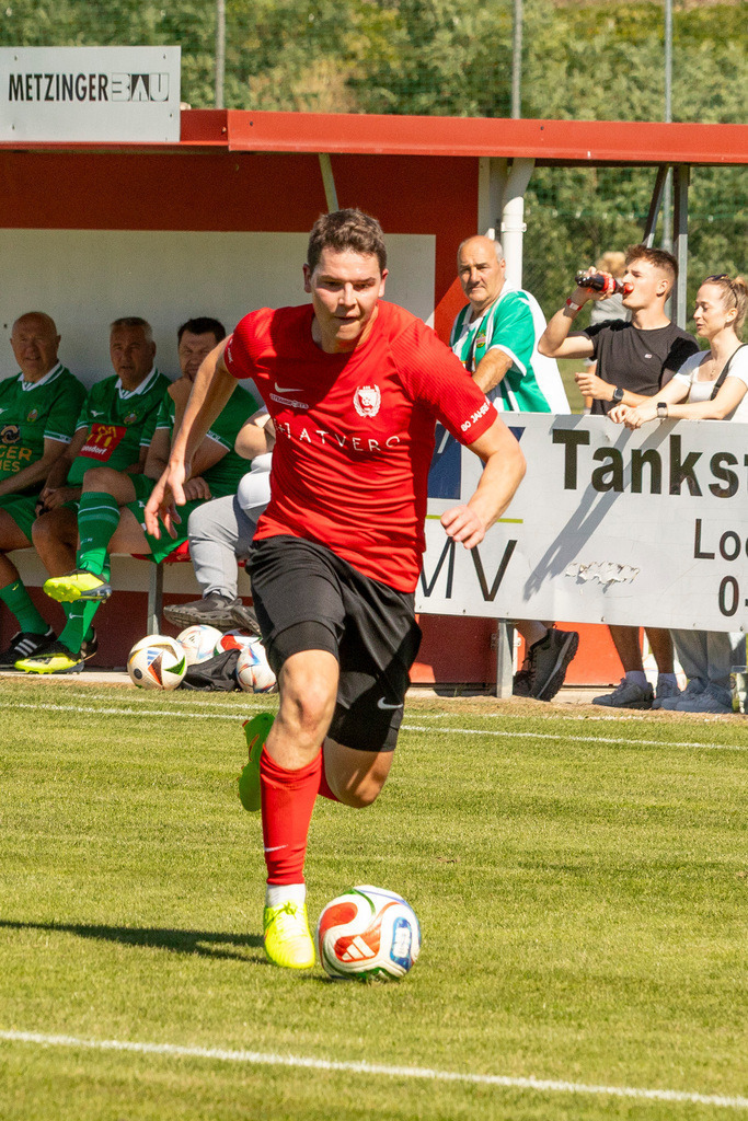 Spiel-0238_Legenden ASK-RAPID | Fotodoku 80 Jahre ASK-Loosdorf: Legendenmatch ASK-Loosdorf - Rapid WIENSponsoren, Mannschaften, Begrüßung, Interviews, das Spiel, Besucher, Fans, Stimmung.