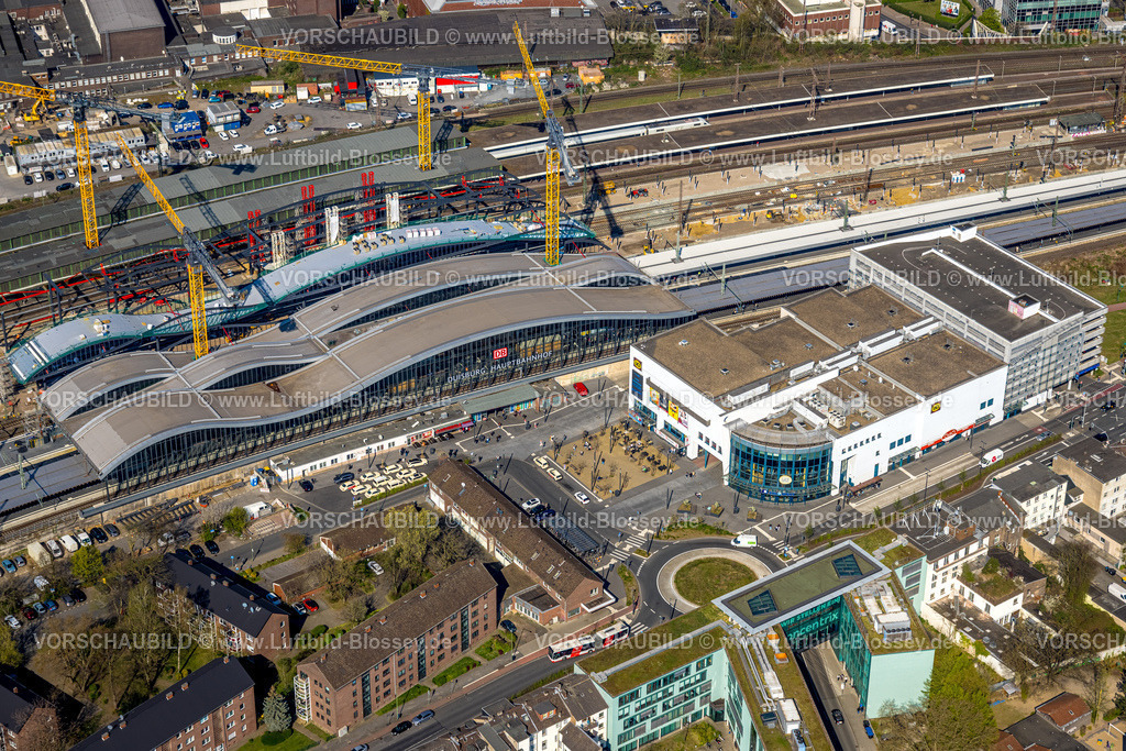 Duisburg250402599 | Luftbild, Hauptbahnhof Hbf Großbaustelle mit Neubau Gleishalle und Bahnhofsvorplatz Ost, Bauarbeiten Bahnhofsdach (Die Welle), Dellviertel, Duisburg, Ruhrgebiet, Nordrhein-Westfalen, Deutschland