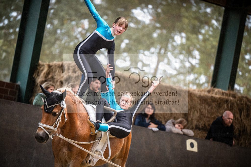 DOS_0201 | Entdecke hochwertige Reitturnierfotos von Foto Oger. Professionell, emotional und authentisch – jetzt Lieblingsmomente im Shop bestellen.Deutschlandweite Turnierfotografie. - Realisiert mit Pictrs.com