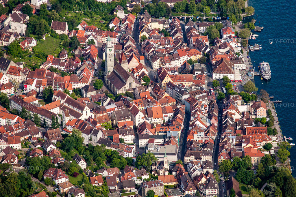 Luftbild: Überlinger Altstadt mit St. Nikolaus Münster und Seepromenade in Überlingen im Bundesland Baden-Württemberg in Deutschland. Foto: IMG_57503.jpg vom 08.06.2013 durch Werner Riehm/FLY-FOTO.de