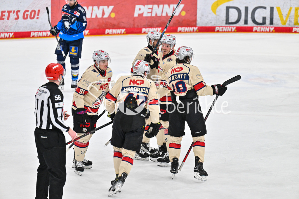 ERC Ingolstadt - Nuernberg Ice Tigers | Jubel der Gaeste nach dem Treffer zum 3-4 durch Owen HEADRICK (Nuernberg Ice Tigers 47) / Tor / Torschuetze / Freude / Happy / DEL: ERC Ingolstadt - Nuernberg Ice Tigers, Saturn Arena am 21.03.2025 /