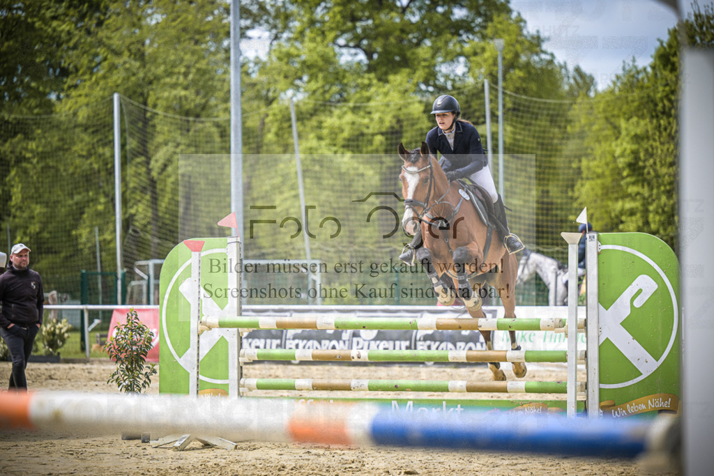 DOS_7574 | Entdecke hochwertige Reitturnierfotos von Foto Oger. Professionell, emotional und authentisch – jetzt Lieblingsmomente im Shop bestellen.Deutschlandweite Turnierfotografie. - Realisiert mit Pictrs.com
