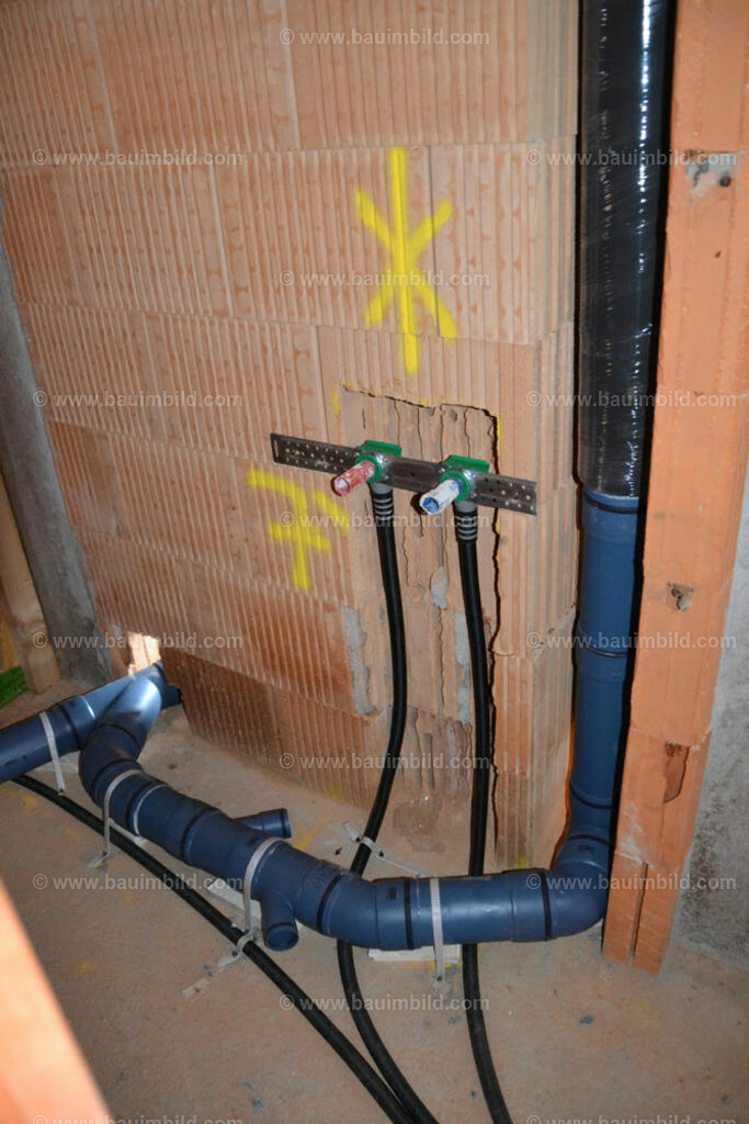 bib-lg15-sanitaer-0029 | Nach LV-Leistungsgruppen sortierte Detailfotos über den Bau eines Hauses. Alle Hausbau-Bilder direkt vom Urheber und Autor der Website Haus-Selber-Bauen.com