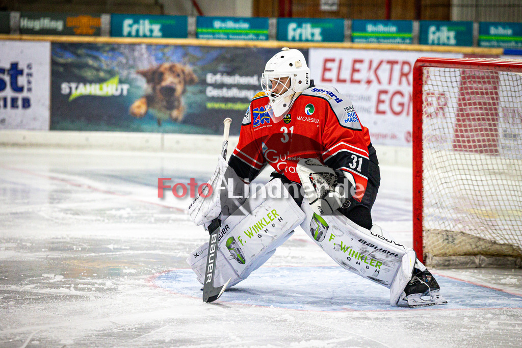 TSV Peißenberg MINERS gegen ERV Schweinfurt Mighty Dogs | Eishockey Bayernliga Herren Vorrunde 2024/25, TSV Peißenberg MINERS gegen ERV Schweinfurt Mighty Dogs, 20241220,Xaver NAGEL (MINERS 31) in Aktion, Freisteller,2024-12-20 in Peißenberg (Eisstadion Peißenberg)Xaver NAGEL (MINERS 31)Copyright: WolfgangxLindner foto-lindner.de