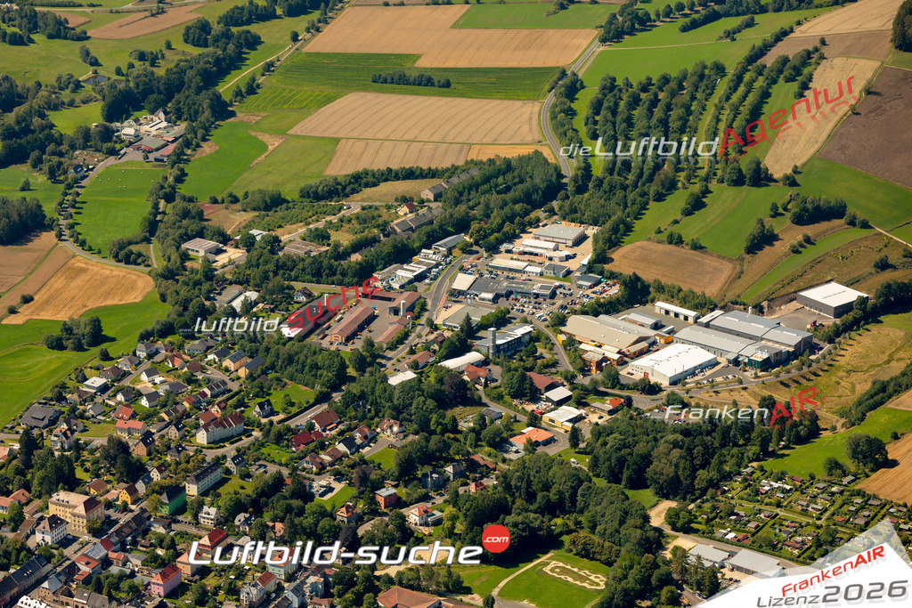 Das Luftbild zeigt : Kemnather Straße Wunsiedel - Die Luftaufnahme wurde 2023 vom UL-Flugzeug aus erstellt ( keine Drohne ) - Hochauflösende Luftaufnahme - Für grossformatige Ausdrucke geeignet. Die Geschenkidee !Mit Lizenz und Bildrechte bestellbar