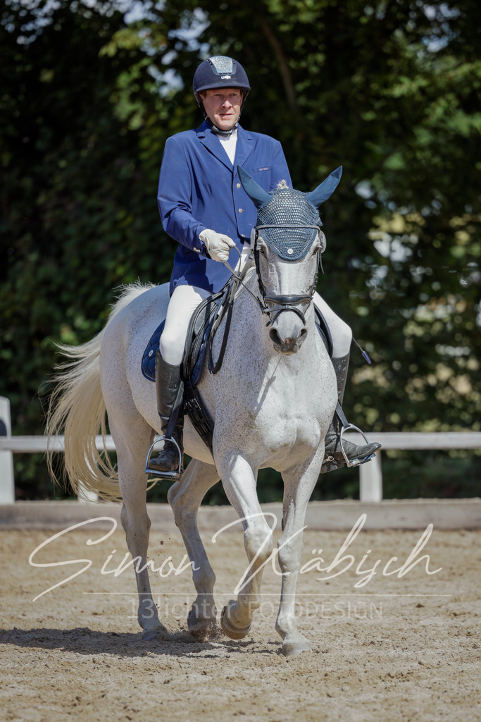 20250906-_3LI5014 | Tierfotografie Pferde, Hunde, Katzen, Haustiere.
Turnierfotografie Reitturniere, Reiten, Springreiten, Dressur in Hanau, dem Main-Kinzig-Kreis und dem Rhein-Main- Gebiet um Frankfurt